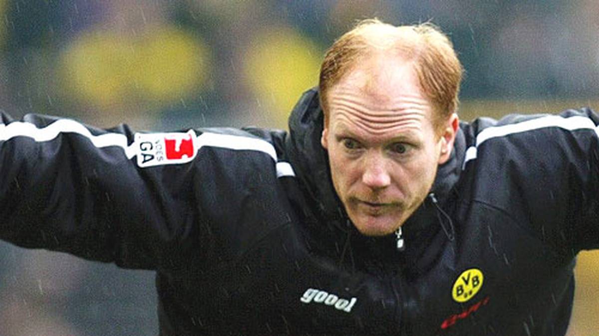 Danach geht es abwärts: Nachdem Dortmund 2003/2004 nur Sechster in der Bundesliga wird und im UEFA-Cup frühzeitig ausscheidet, wird der Vertrag des Trainers aufgelöst