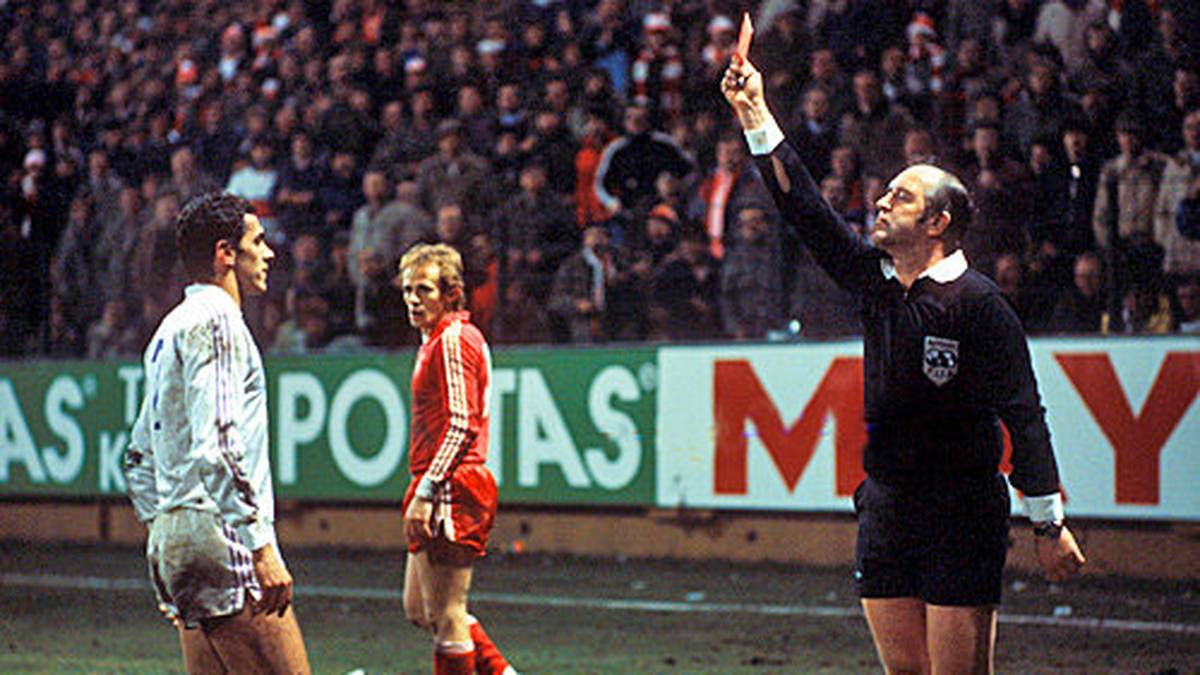 PLATZ 11: 1. FC Kaiserslautern - Real Madrid 1982: Ein echtes Wunder schafft Lautern 1982 im Viertelfinale des UEFA-Pokals. 3:1 gewinnt Madrid das Hinspiel, im Rückspiel behält der FCK mit 5:0 die Oberhand, auch dank dreier Platzverweise gegen Real  