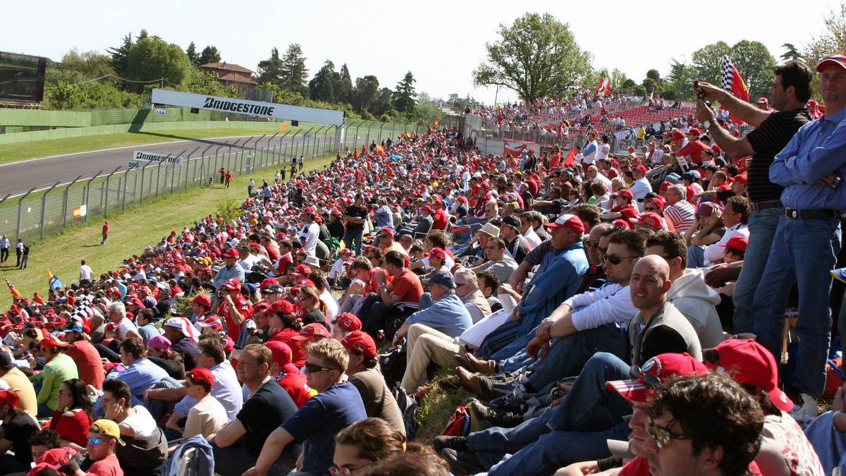 Doch bis heute kehrte die Formel 1 nicht mehr auf den traditionsreichen Kurs zurück. Über ein Comeback wird aber immer wieder gesprochen. Auch andere große Serien, bis auf die Superbike-WM, können die Betreiber jedoch momentan nicht in das "Autodromo" locken 
