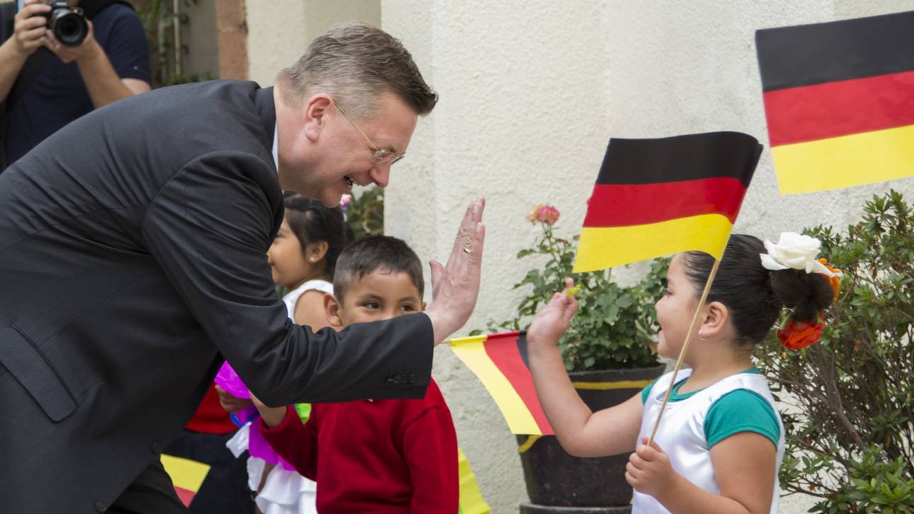 Grindel besucht Stiftungsprojekte
