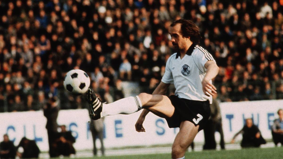 8:0 - ALBANIEN (18. November 1981): In der Qualifikation zur WM 1982 hat das DFB-Team um Uli Stielike mit Albanien keine Probleme. Ein gewisser Lothar Matthäus feiert beim Kantersieg seinen zweiten Länderspieleinsatz