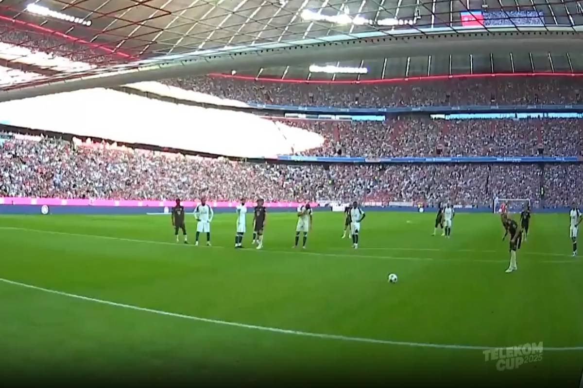 Gegen seine alte Liebe scheint Bayerns Harry Kane besonders motiviert zu sein. Doch die eine aussichtsreiche Elfmeterchance per Elfmeter lässt der Engländer sträflich liegen. Der Telekom Cup 2025 live und kostenlos bei Magenta Sport.