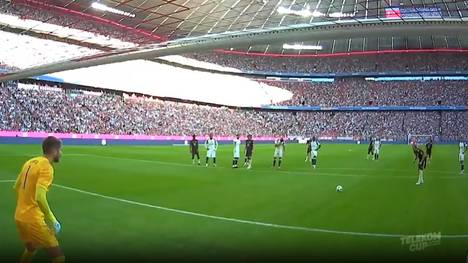 Gegen seine alte Liebe scheint Bayerns Harry Kane besonders motiviert zu sein. Doch die eine aussichtsreiche Elfmeterchance per Elfmeter lässt der Engländer sträflich liegen. Der Telekom Cup 2025 live und kostenlos bei Magenta Sport.