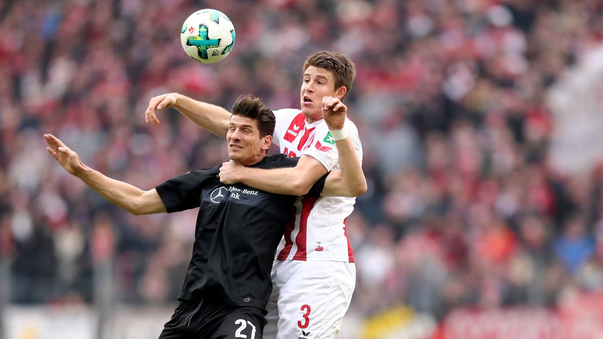 Die Kölner haben die Partie in der Folge komplett im Griff und schnüren die Gäste in deren Hälfte ein