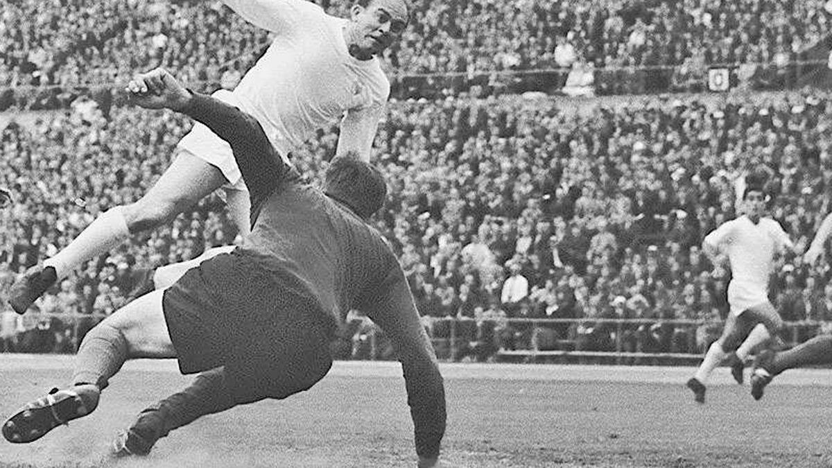Platz 2: Alfredo di Stefano, 305 Tore