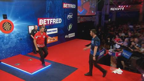 Für Luke Humphries ist beim World Matchplay im Achtelfinale Feierabend. Gegen den Polen Krzysztof Ratajski ist der Engländer chancenlos.