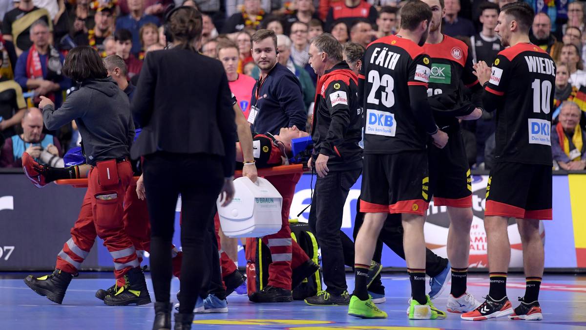 MARTIN STROBEL: Der Pechvogel des Spiels. Erlitt in der neunten Minute einen Innenbandriss im linken Knie und einen Riss des vorderen Kreuzbandes. Strobels Ruhe und Souveränität gingen dem DHB-Team ab, sein Turnier-Ausfall ist ein großer Schock