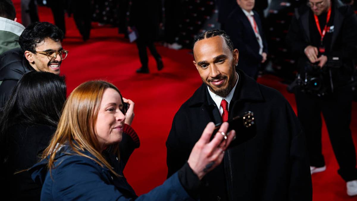 Die meisten Blicke lagen aber wohl auf Lewis Hamilton, der nach sieben WM-Titeln bei Mercedes in der kommenden Saison für Ferrari auf Titeljagd geht. 