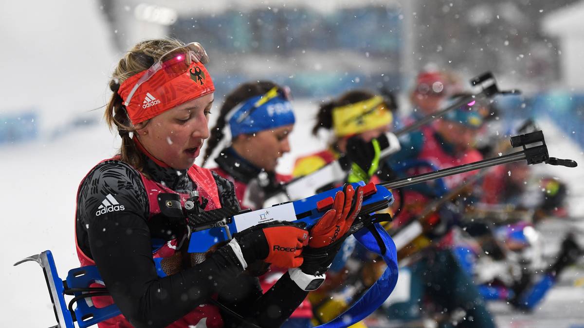 FLOP - LEISTUNG UND AUSREDEN DER BIATHLON-STAFFELN - Die deutschen Staffeln gehen in den Biathlon-Wettbewerben als Mitfavoriten an den Start. Doch mehrere Schieß-Debakel folgen, nur eine Bronzemedaille springt heraus. Auch die anschließenden Erklärungen irritieren teilweise