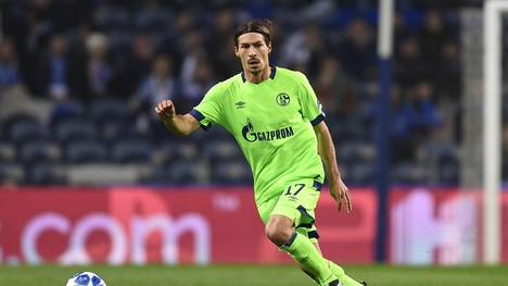 Schalke 04: Benjamin Stambouli am Jochbein operiert - vier Wochen Pause, Benjamin Stambouli hat sich gegen Hertha BSC am Jochbein verletzt