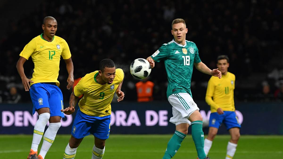 DEUTSCHLAND vs. BRASILIEN: 0:1 - Vier Tage später folgte in Berlin gegen Brasilien der erste Warnschuss vor der WM. Bundestrainer Joachim Löw schonte einige Stammkräfte. Der Rekordweltmeister war der deutschen B-Elf in allen Belangen überlegen. Gabriel Jesus erzielte den Siegtreffer für die Selecao