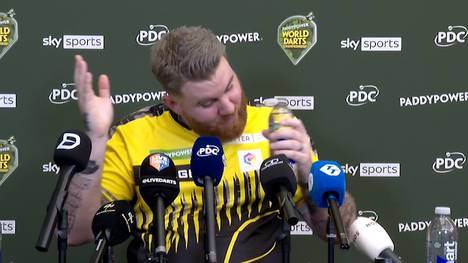 Scott Williams ist bekannt für obszöne Gesten und laute Aussagen. Auf der Pressekonferenz nach seinem Erstrunenmatch macht er seinem Ruf alle Ehre. 