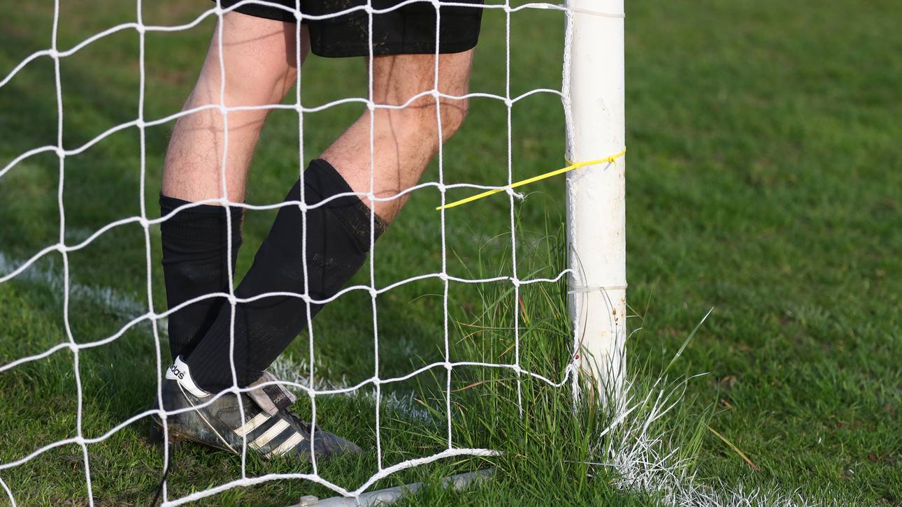 Wütender Vater ohrfeigt Schiri