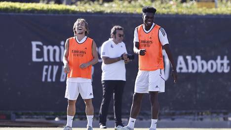 Aurélien Tchouaméni steht auf der Liste des FC Bayern. SPORT1-Chefreporter Kerry Hau verrät die Hintergründe.