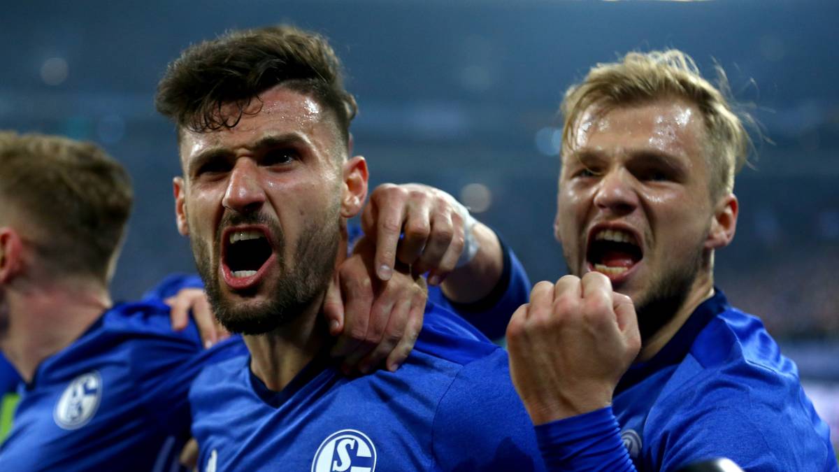 Dort legt Daniel Caligiuri für die Königsblauen nach und sorgt dafür, dass Schalke auf Halbfinal-Kurs ist