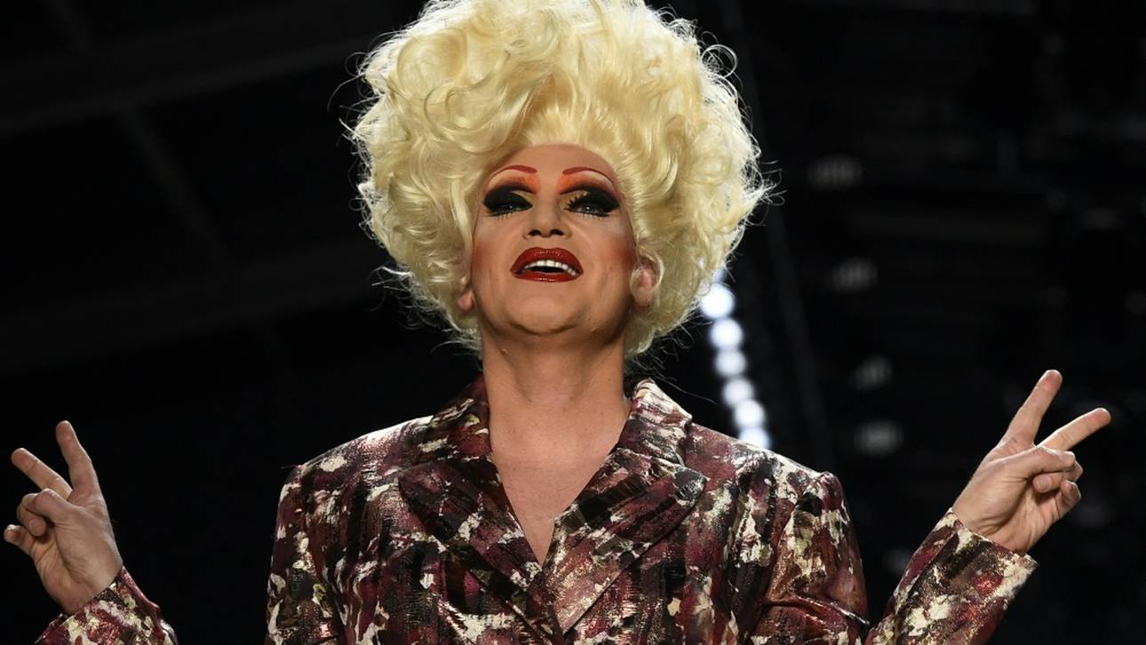 Drag Queen fordert Binde bei Neuer