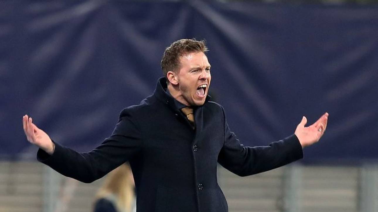 Nagelsmann übt Schreien mit Maske