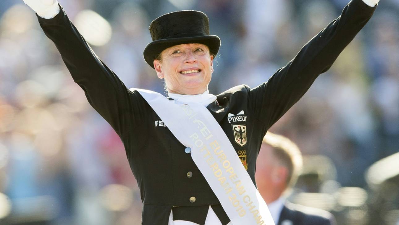 FEI schmettert Protest der Reiter ab: Ab Januar Helmpflicht in der Dressur