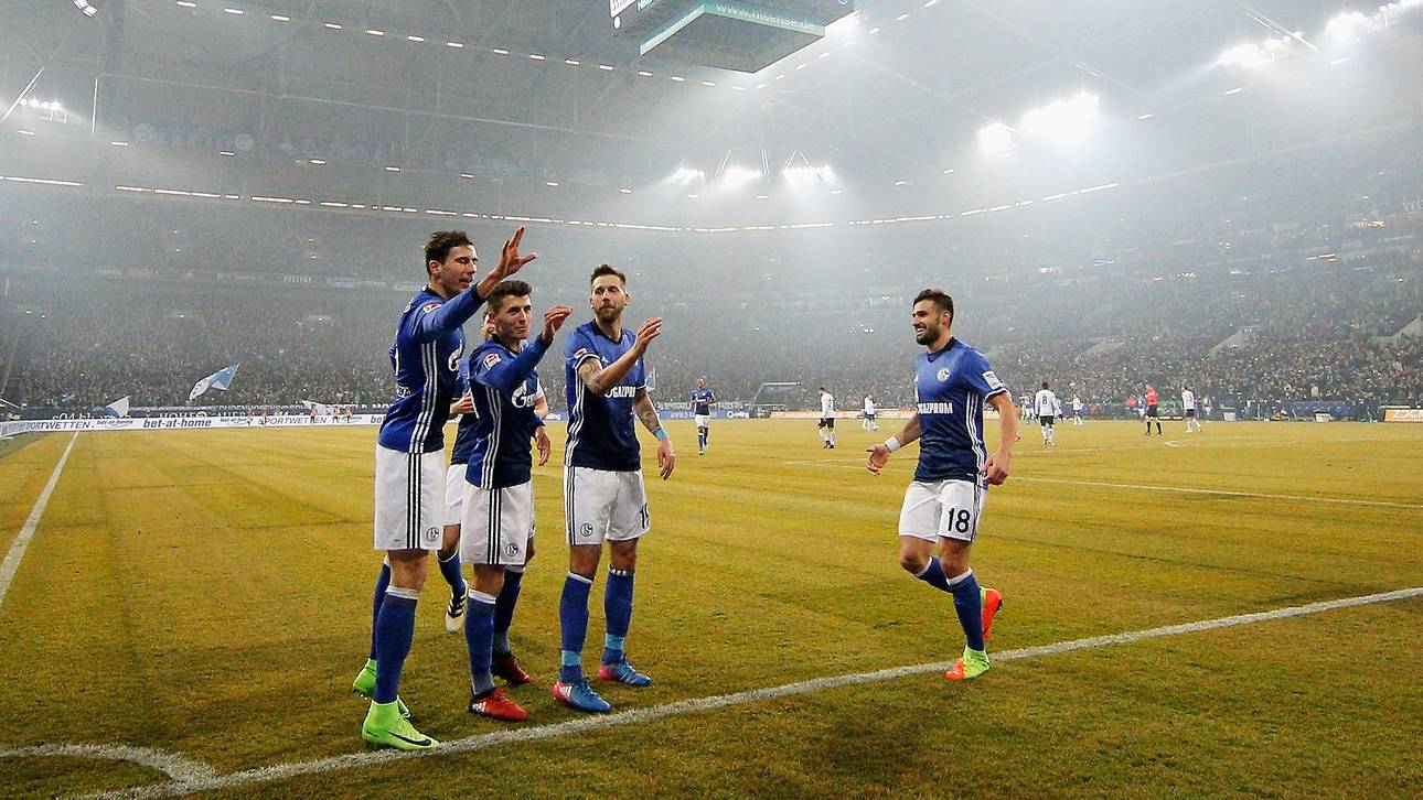 Leon Goretzka, Alessandro Schöpf (v.l.) und Co. ließen die gedachten Pfeile fliegen