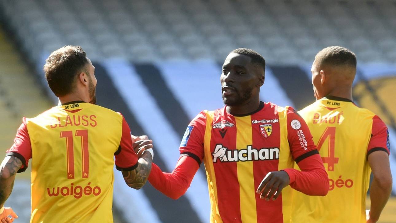 Lens-Bus von PSG-Fans beschmiert