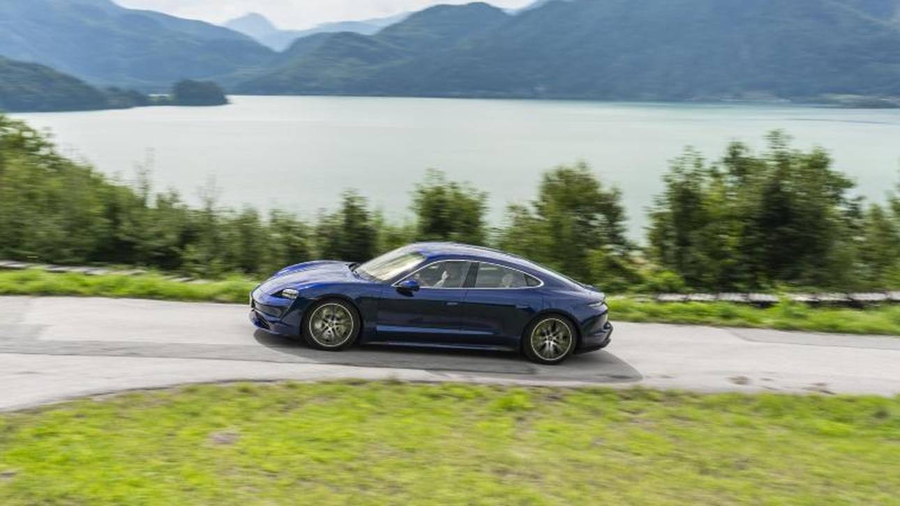 Auf dem Prüfstand reicht der Strom beim Taycan Turbo bis zu 450 Kilometer. Im Praxistest schaffte Porsches E-Modell bequem 300 Kilometer, ohne dass der Akku leer wurde
