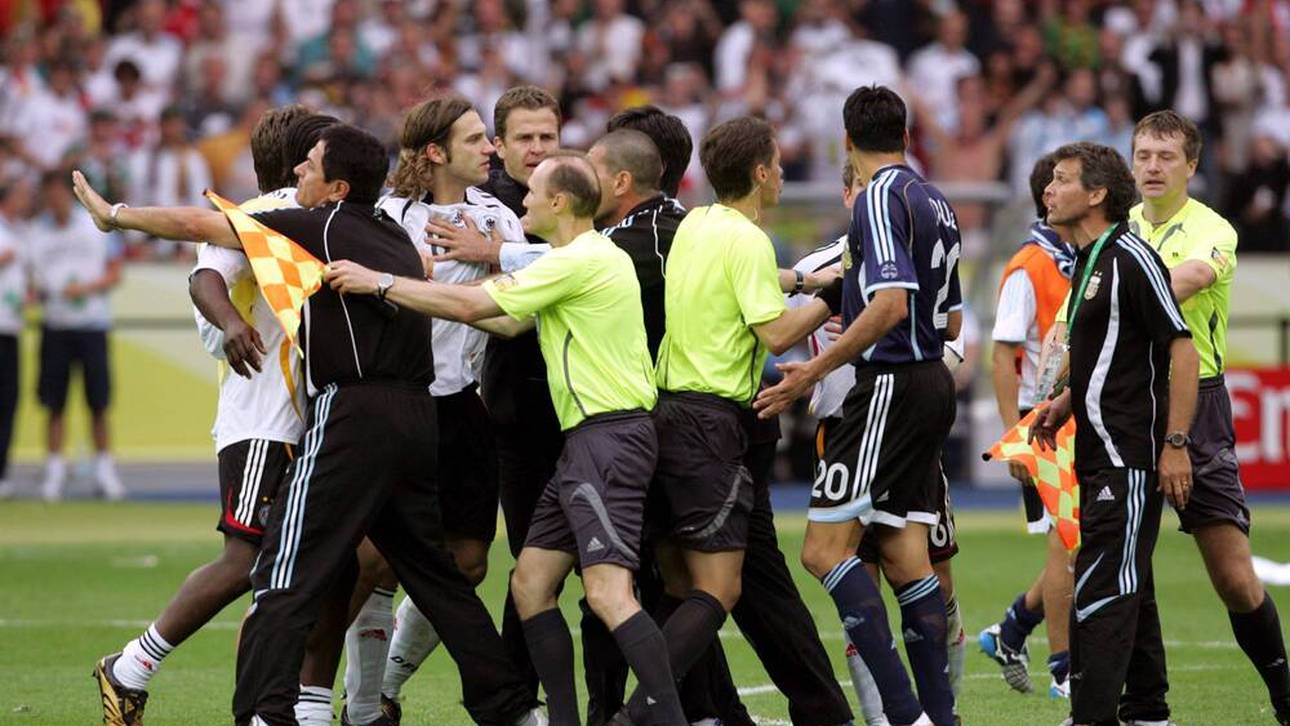 Torsten Frings wurde auf Grund eines Faustschlags für das WM-Halbfinale 2006 gegen Italien gesperrt