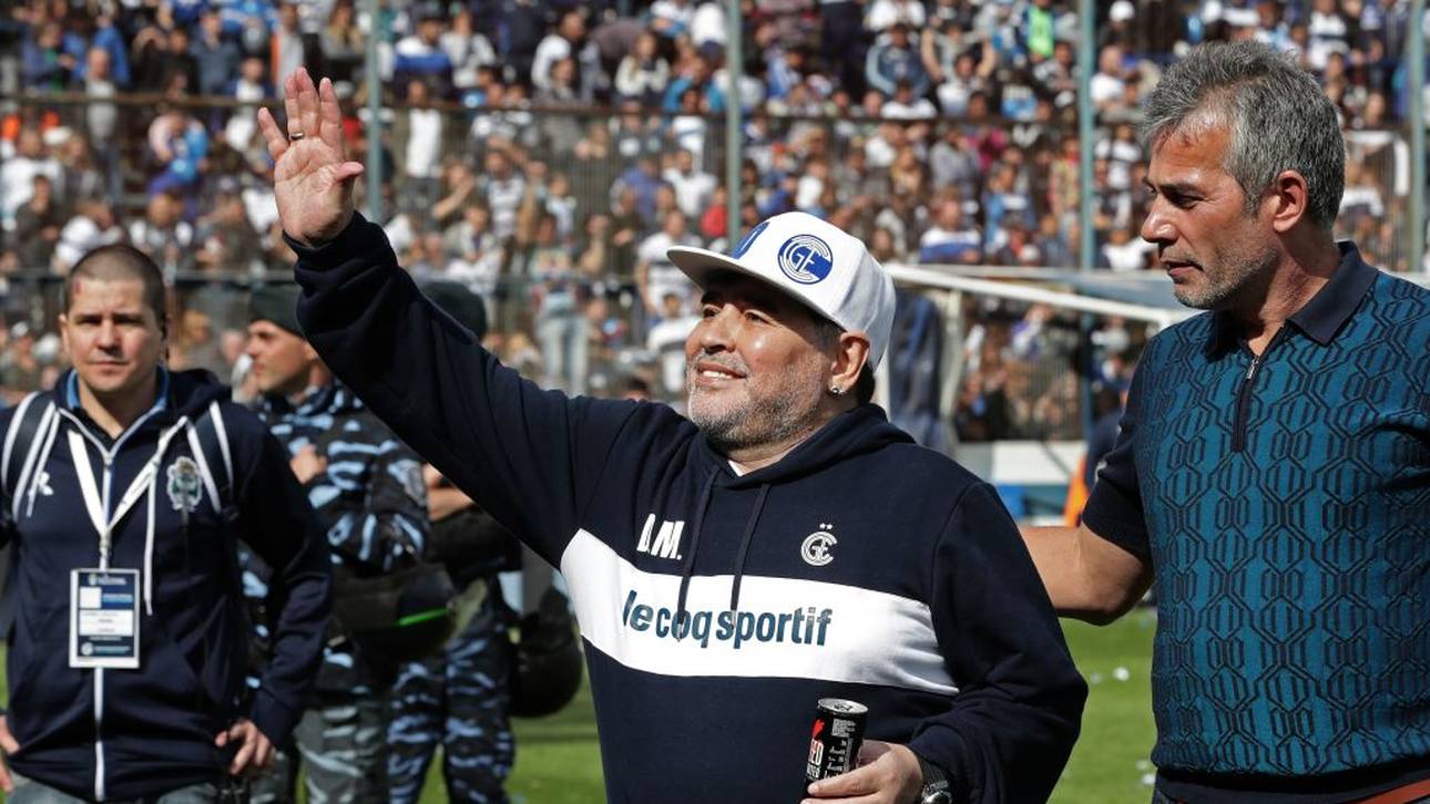 Irrer Fan-Empfang mit Maradona
