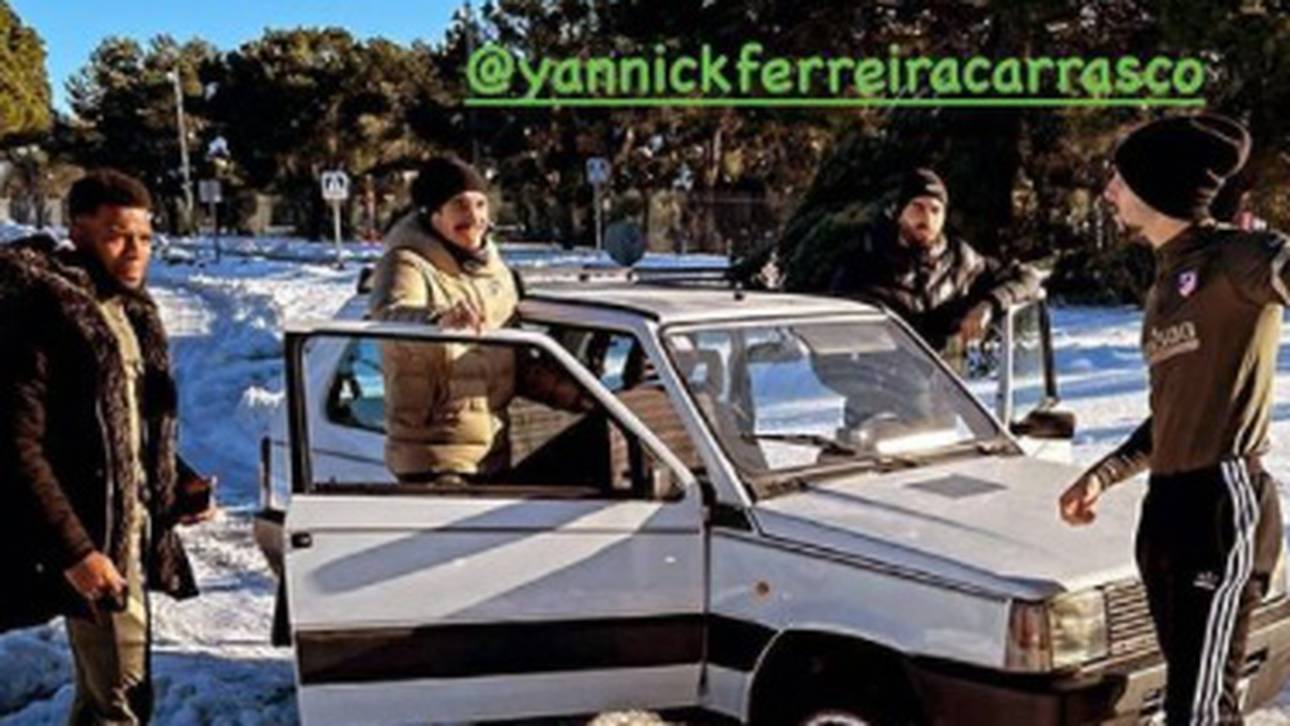 Atlético-Star fährt im Fiat Panda vor