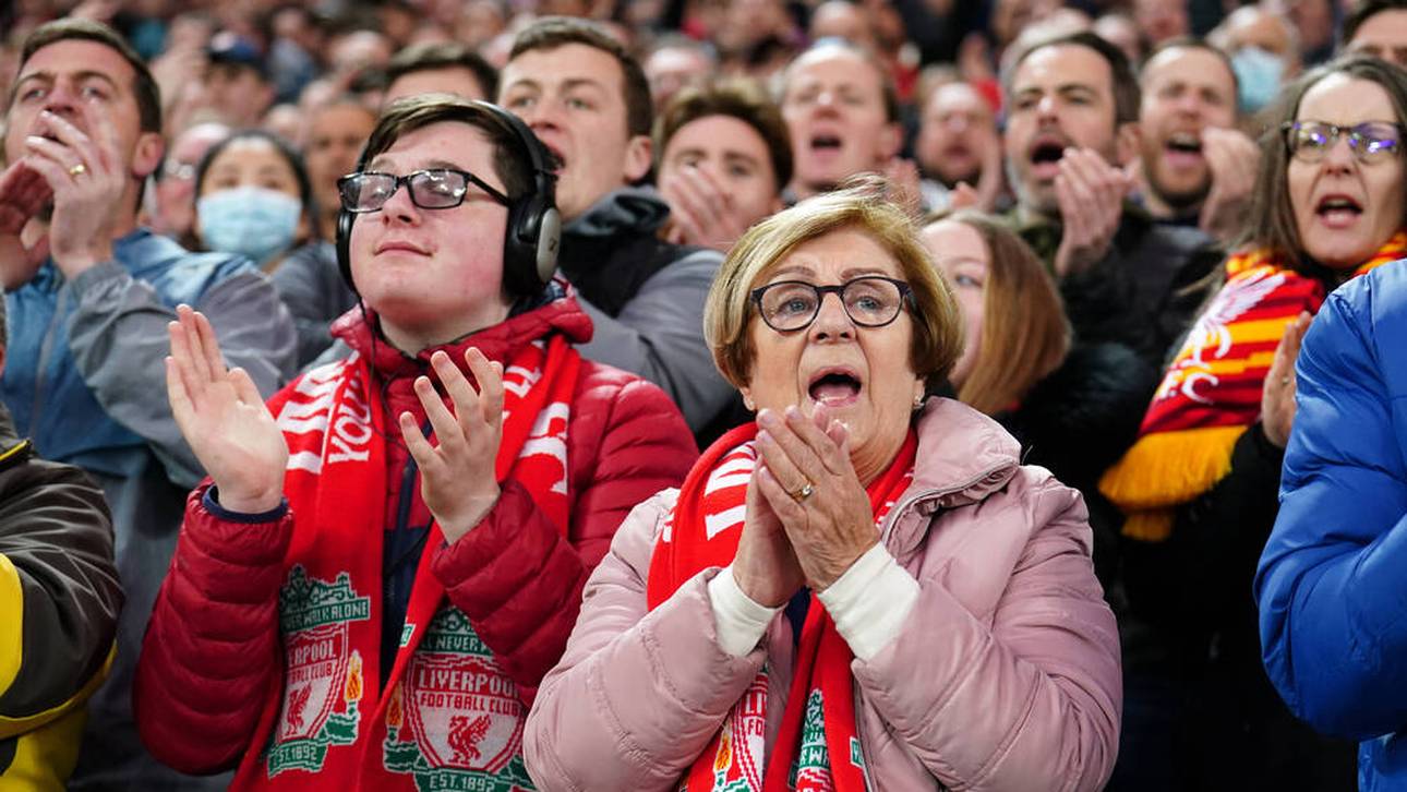 Reds-Fans singen Hymne für Ronaldo