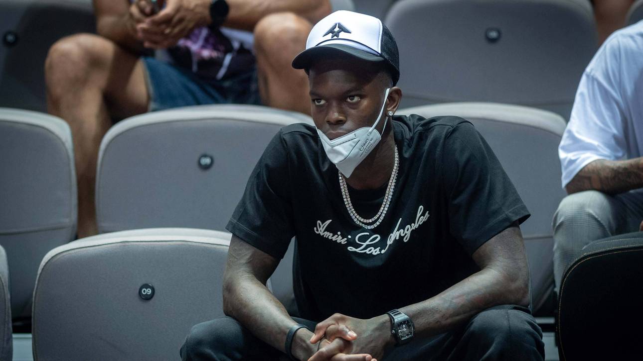 Bundestrainer plant mit Schröder