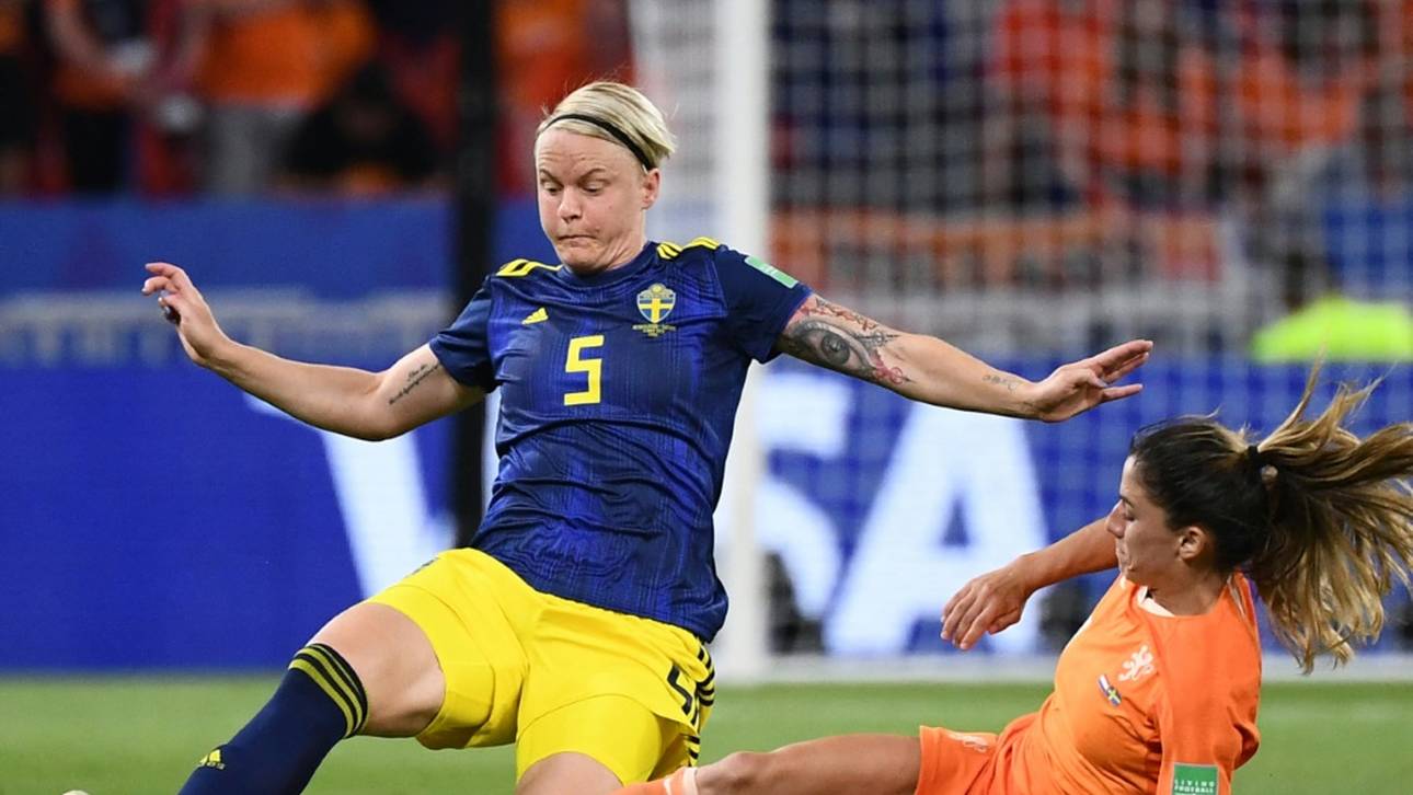 Regenbogen- „Importeurin“ Fischer kritisiert FIFA