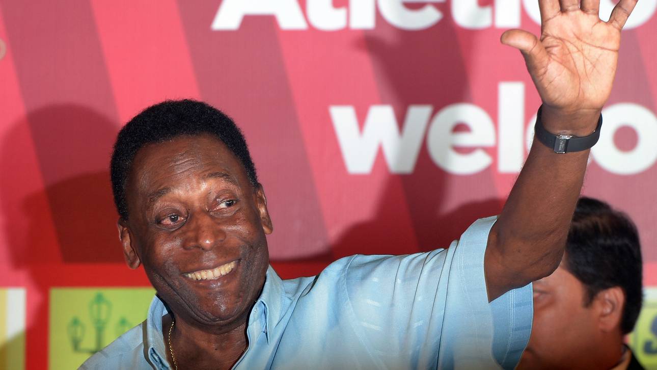 Pele im Krankenhaus untersucht