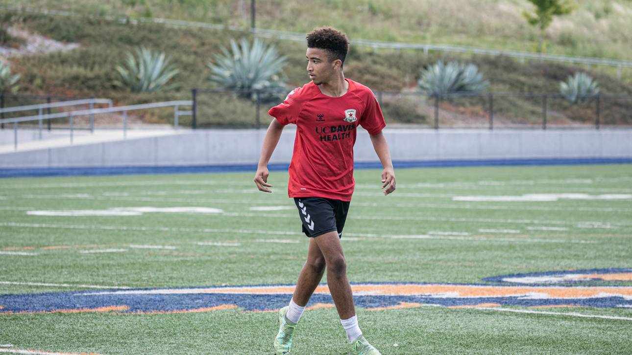 Mit 13! Teenie wird Fußball-Profi