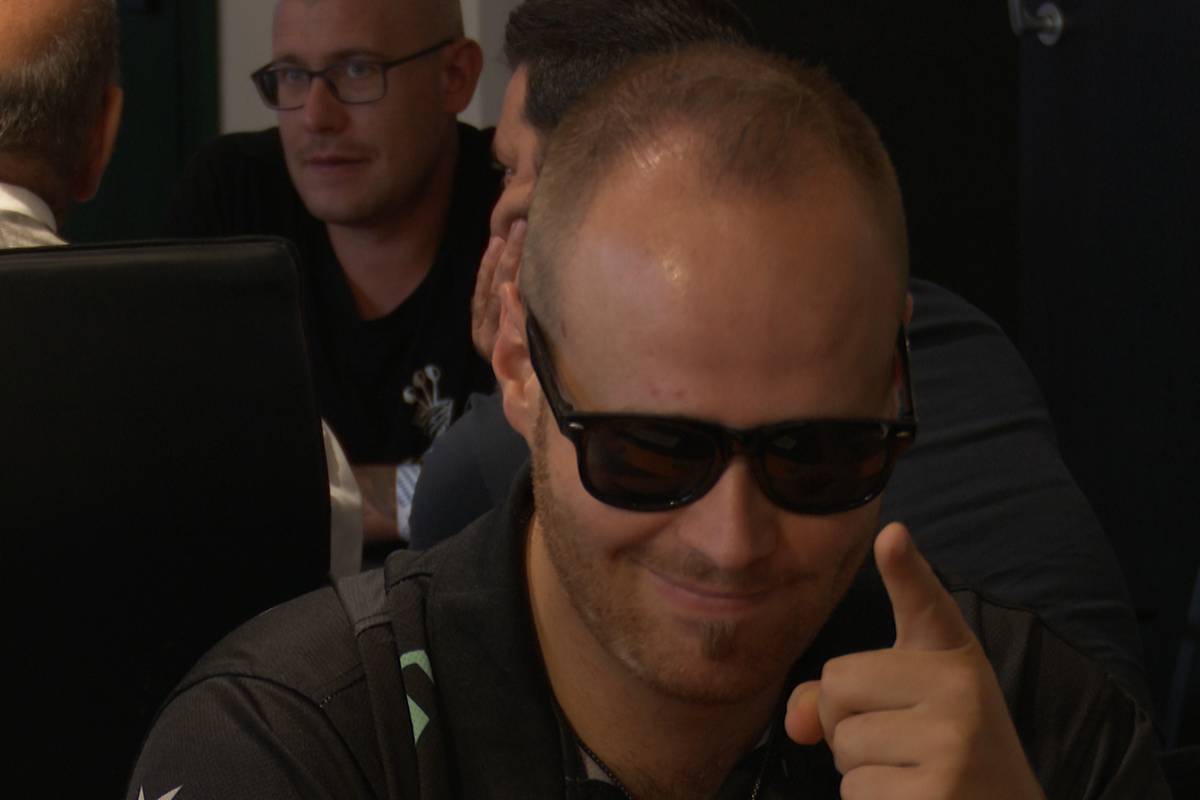 Darts-Profis am Pokertisch! So haben Sie Max Hopp noch nicht gesehen