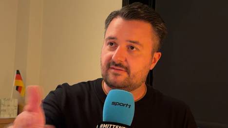 Eine vergebene Chance von Leroy Sané erklärt Julian Nagelsmann mit der Beschaffenheit des Rasens, des Balles und der Fußballschuhe des Nationalspielers. Die SPORT1-Reporter Stefan Kumberger und Manfred Sedlbauer nehmen die Begründung unter die Lupe.