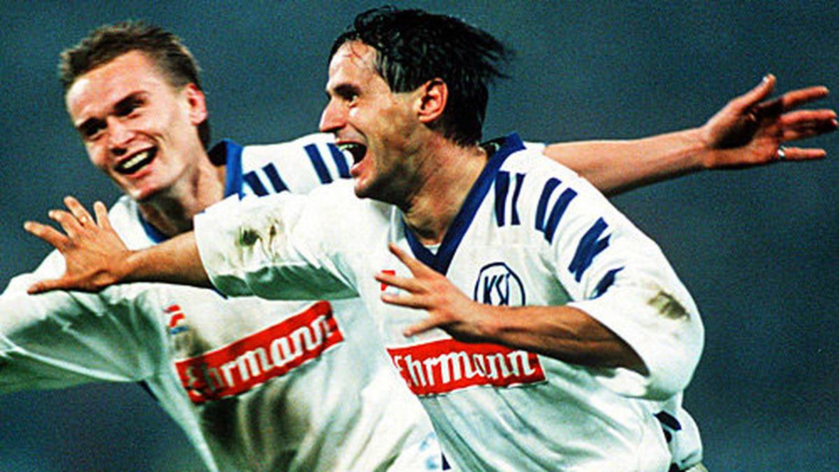 PLATZ 2: Karlsruher SC - Valencia CF 1993: Edgar "Euro-Eddy" Schmitt wird mit vier Toren in einem Spiel in der 2. Runde des UEFA-Pokals 1993 zum Helden. Im Hinspiel mit 1:3 noch chancenlos gegen Valencia, artet das Rückspiel zur Karlsruher Fußball-Party aus 