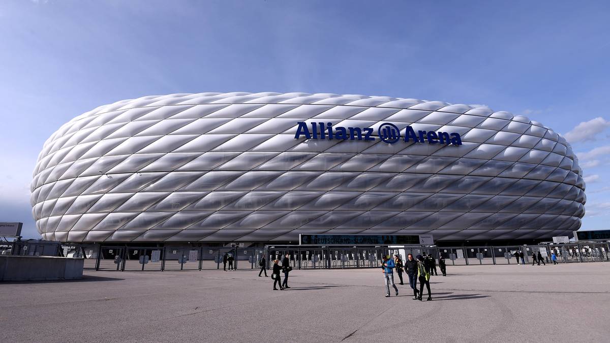 MÜNCHEN/DEUTSCHLAND (Allianz Arena, drei Gruppenspiele und ein Viertelfinale): Die deutschen Fans dürfen sich besonders über die Spiele im eigenen Land freuen. In der Allianz Arena finden vier Spiele statt, bis zu 70.000 Zuschauer kommen dort unter
