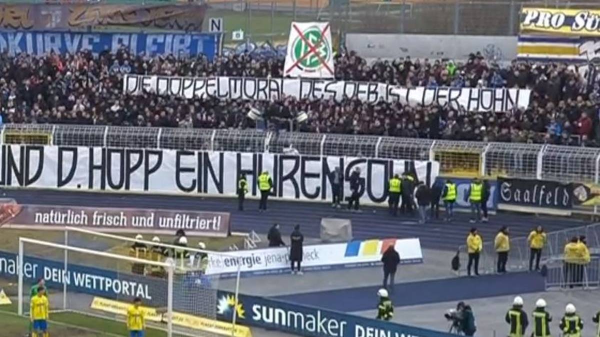 In Jena, in der dritten Liga, kam es am Samstag zwischen Carl Zeiss und 1860 München zu einer Spielunterbrechung von 13 Minuten