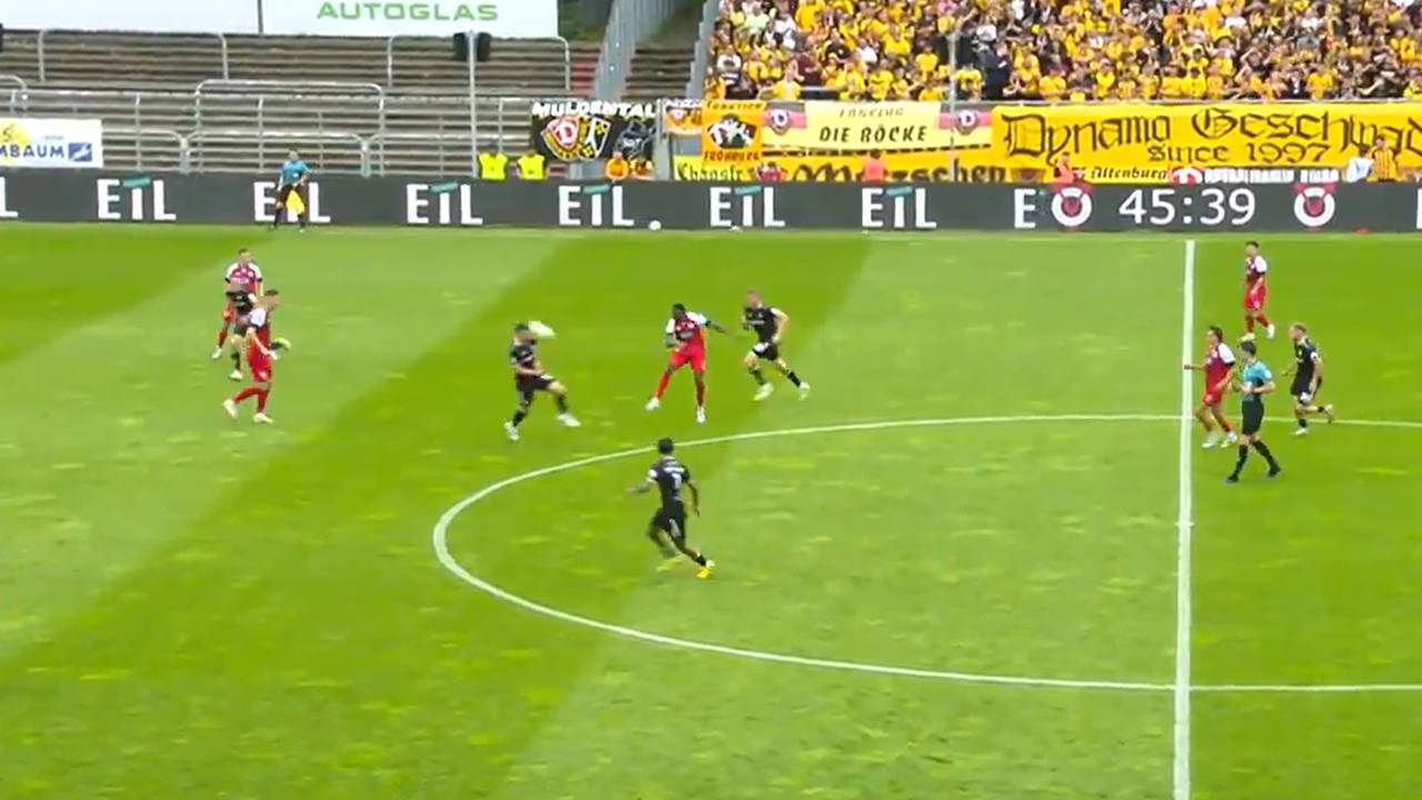 Dieser schlimme Fehlpass leitet Dynamo-Sieg ein | 3. Liga