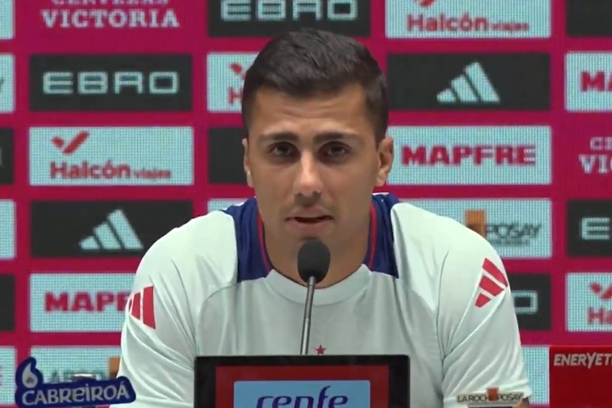 Weltfußballer Rodri spricht über die Vergabe des Ballon d'Or. Obwohl er den Titel beispielsweise seinem Landsmann Lamine Yamal wünscht, sieht der Mittelfeldspieler die sportlichen Verdienste eher bei den Stars eines anderen Teams. 