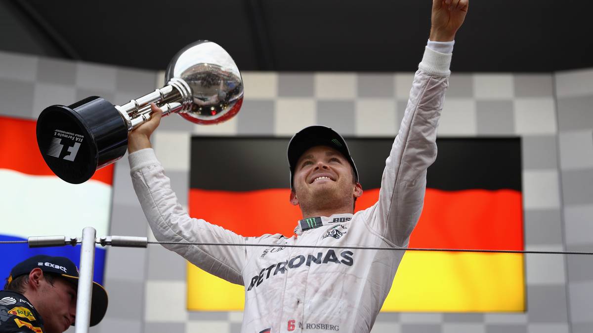 PLATZ 12 - Nico Rosberg (23 Siege): Der erste von drei Deutschen in dieser Liste. Rosberg hat alle Siege mit Mercedes gefeiert. 2016 konnte er sich dann endlich gegen Teamkollege Lewis Hamilton durchsetzen und holte sich seinen ersten WM-Titel. Unmittelbar danach gab er zur Überraschung aller seinen Rücktritt bekannt
