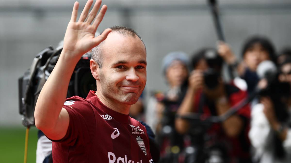 PLATZ 3 - ANDRES INIESTA (Spanien/23,3 Mio. Follower): Für den spanischen Techniker führt der Weg jetzt nach Japan. Dort warten jede Menge neue Fans auf die Barca-Legende. Vielleicht pushen sie ihn in Zukunft noch höher in der Rangliste...