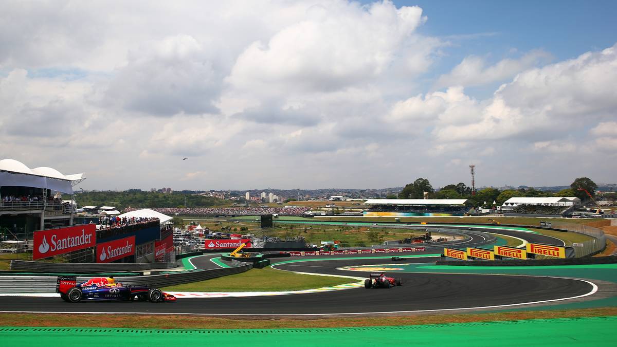 SAO PAULO/BRASILIEN, 15. November: Ein schwieriges Pflaster für die Fahrer. Es wird ungewohnter Weise gegen den Uhrzeigersinn gefahren, zudem machen die hohen Temperaturen zu schaffen. Die letzten zwei Jahre gewann jeweils ein Deutscher, 2013 Sebastian Vettel, letztes Jahr Nico Rosberg. Distanz: 305 Kilometer