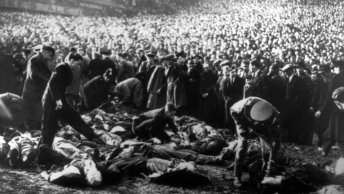 Der Tiefpunkt der Geschichte des Burnden Parks war, das "Bolton Disaster" beim FA-Cup-Spiel Bolton Wanderers gegen Stoke City. Am 9. März 1946 drängten über 20.000 zusätzliche Zuschauer in das ausverkaufte Stadion. Bei der anschließenden Katastrophe fanden 33 Menschen den Tod