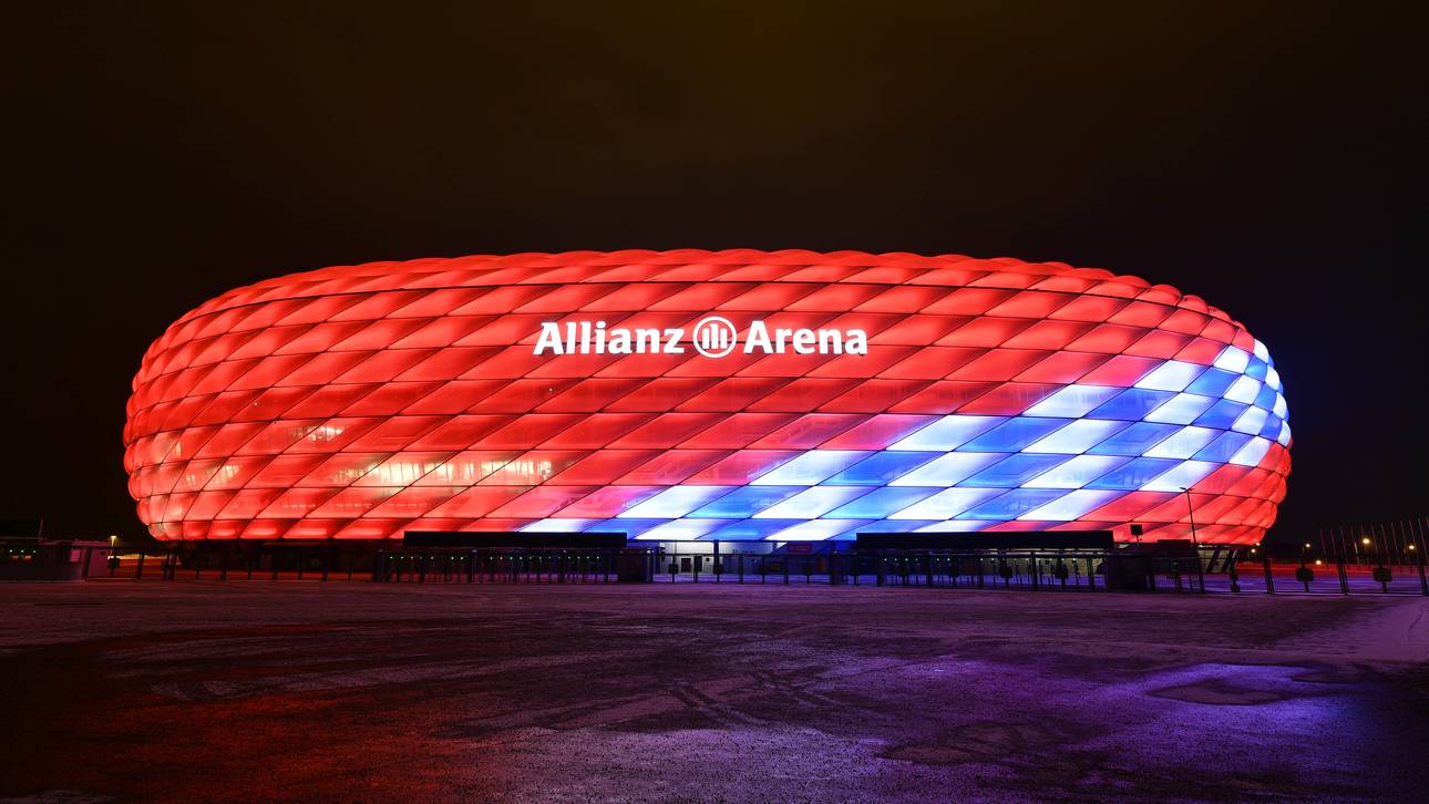 Allianz Arena leuchtet in blau-weiß