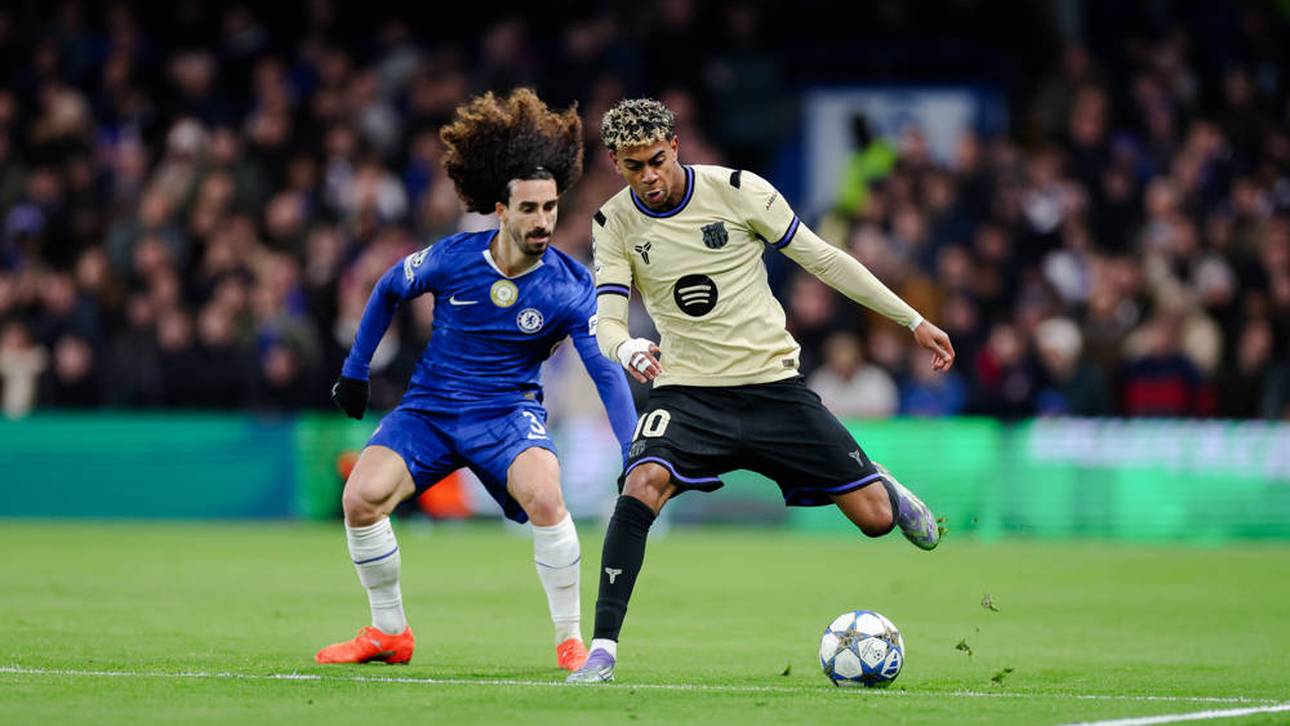 Marc Cucurella (l.) wird nach seinem Auftritt gegen Lamine Yamal (r.) gefeiert 