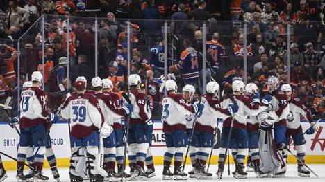 Der deutsche Nico Sturm saß bei Spiel 6 der Colorado Avalanche gegen St. Louis Blues nur auf der Bank. Sein Team gewann auch ohne ihn mit einem Tor in den letzten 5 Sekunden