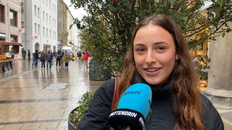 Passierende in München sprechen über die Vorfreude auf die Fußball-Weltmeisterschaft 2026 in den USA.