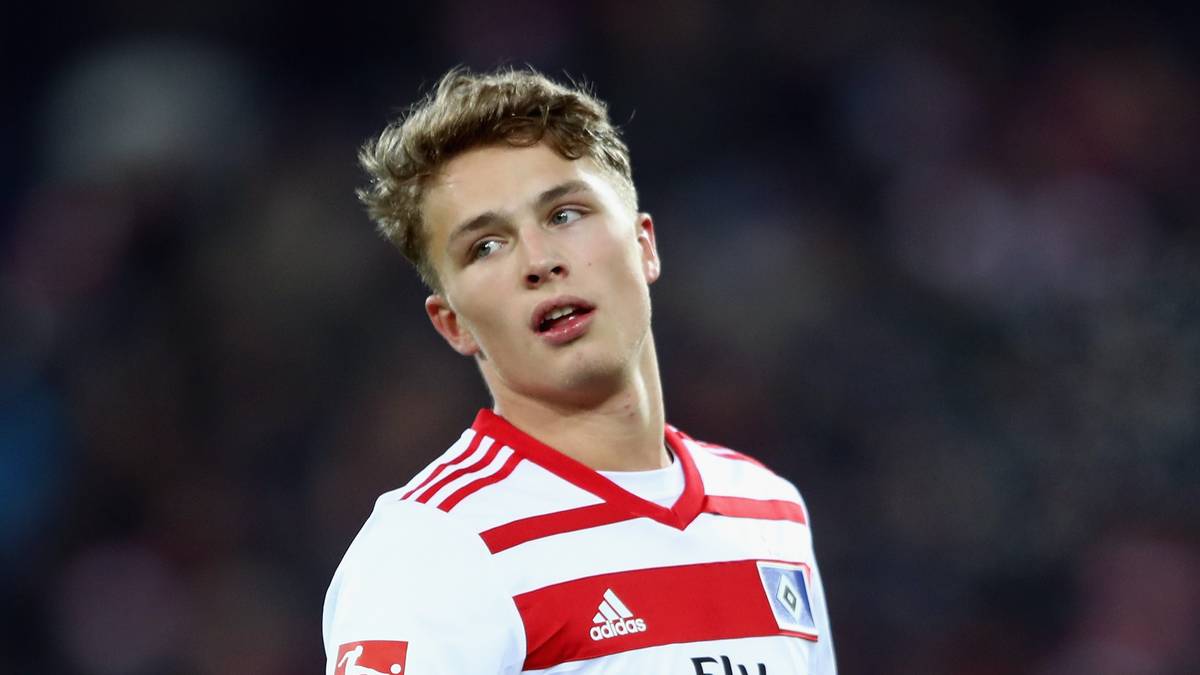 Arps Vertrag bei den Rothosen läuft noch bis 2019. Dem Bericht zufolge, winkt dem Stürmer-Juwel eine Aufstockung von 500.000 Euro auf zwei Millionen Euro. Obendrein soll der Kontrakt bis 2023 verlängert werden