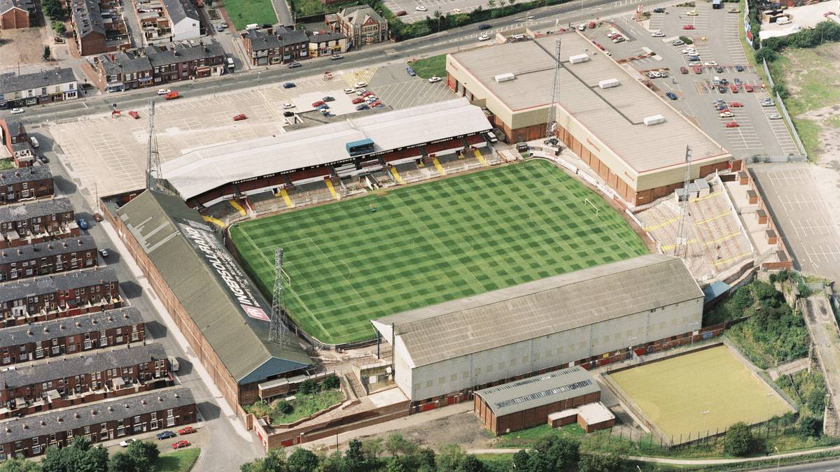 Im Burnden Park trugen die Bolton Wanderers von 1895 bis 1997 ihre Heimspiele aus. In seiner Hochphase fasste das Stadion 70.000 Zuschauer. Allerdings wurde die Größe nach den neuen FA-Regularien immer weiter zurückgebaut